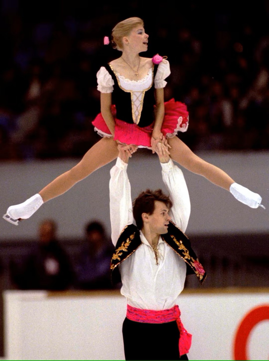 叶夫根尼娅·希什科娃及瓦季姆·瑙莫夫夫妇是前世界冠军。