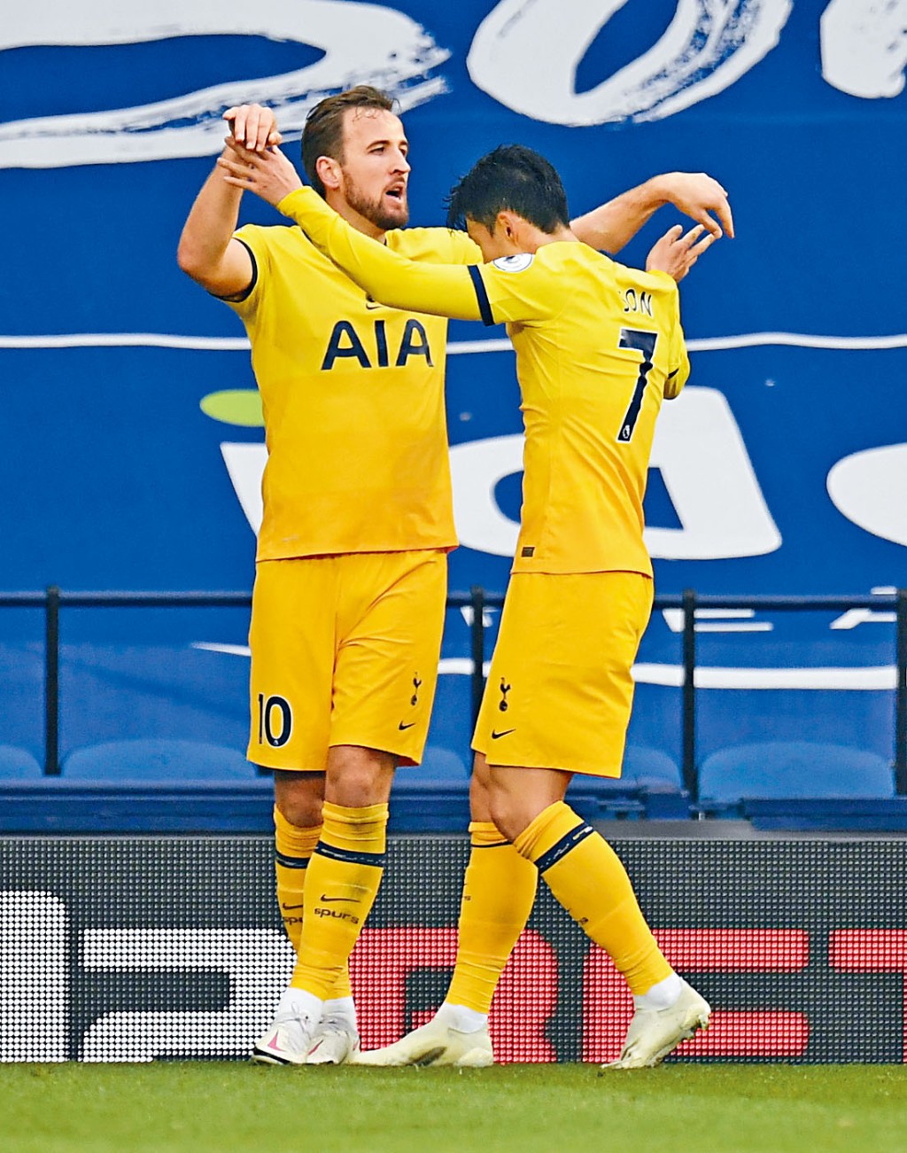 熱刺前鋒哈利卡尼(左)、孫興民