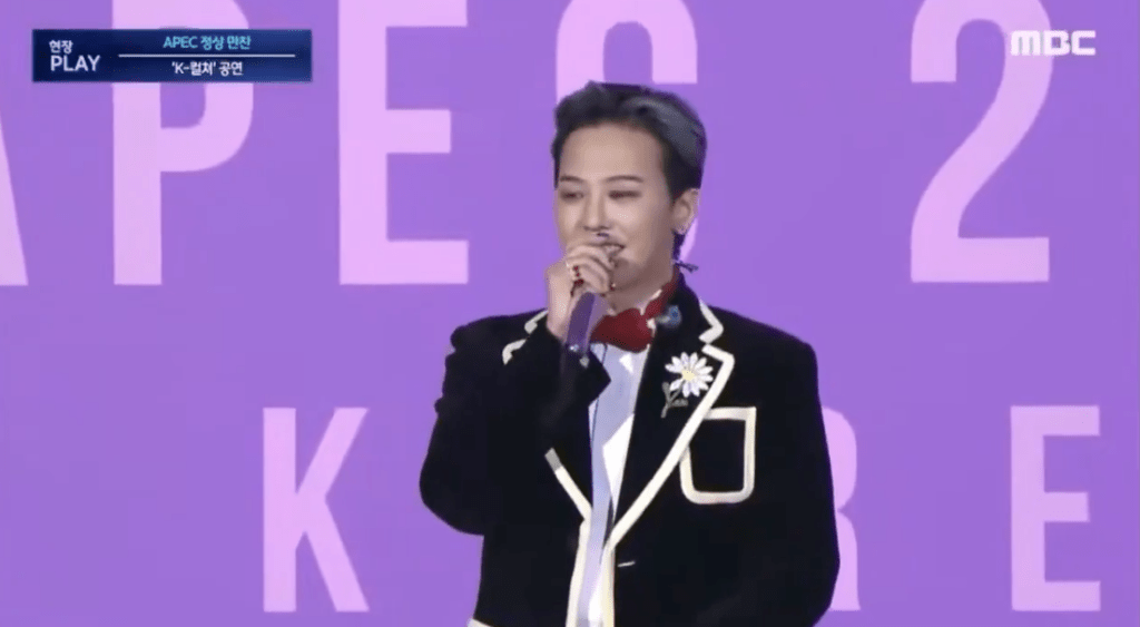 當晚的壓軸表演由BIGBANG成員權志龍登台,他以APEC 2025韓國宣傳大使身份亮相。X@gdragon_japan 當晚的壓軸表演由BIGBANG成員權志龍登台,他以APEC 2025韓國宣傳大使身份亮相。X@gdragon_japan