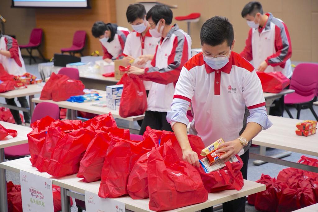 福袋也加入健腦遊戲卡,希望增加長者們的消閑選擇。港燈提供