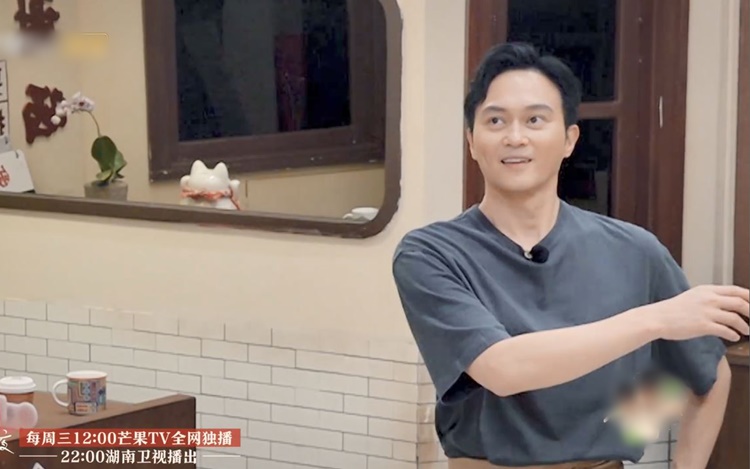 張智霖被讚「不會太老」，開心到飄飄然。