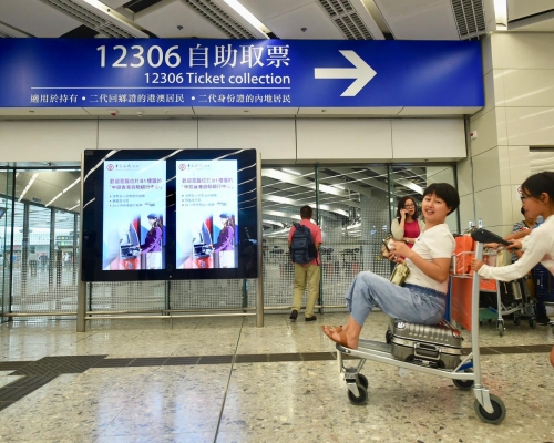 昨日經西九龍站出入境人次有48009，當中23206人次入境，24803人次出境。

