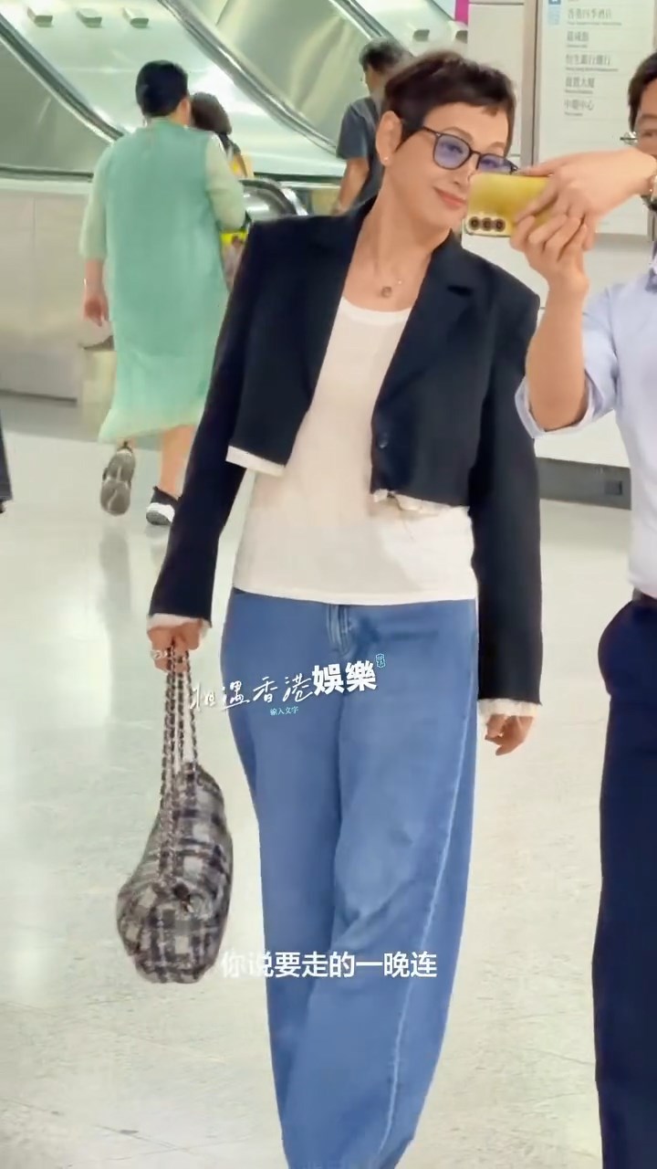 途人搵余安安合照。