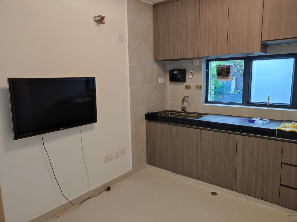 單位1房間隔，開拍價110萬元。