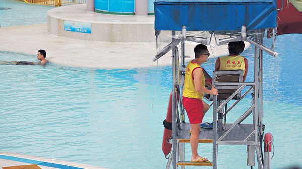 署方會積極招聘本年度的季節性救生員，以應付游泳旺季需要人手。資料圖片