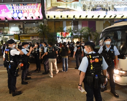 當晚大批警員到場。資料圖片