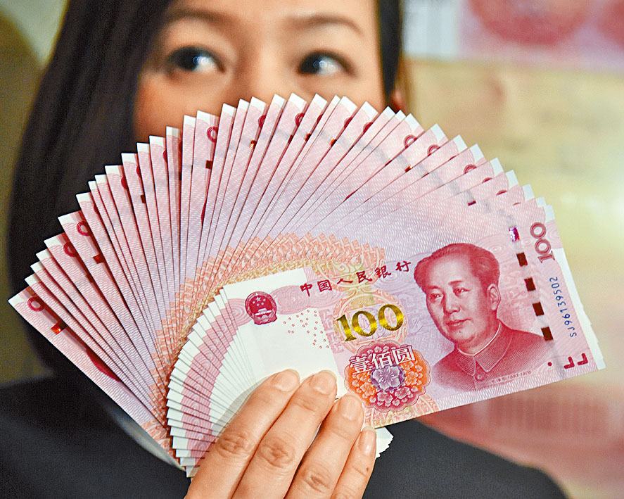 任志刚认为，中国或需加快人民币国际化进程。