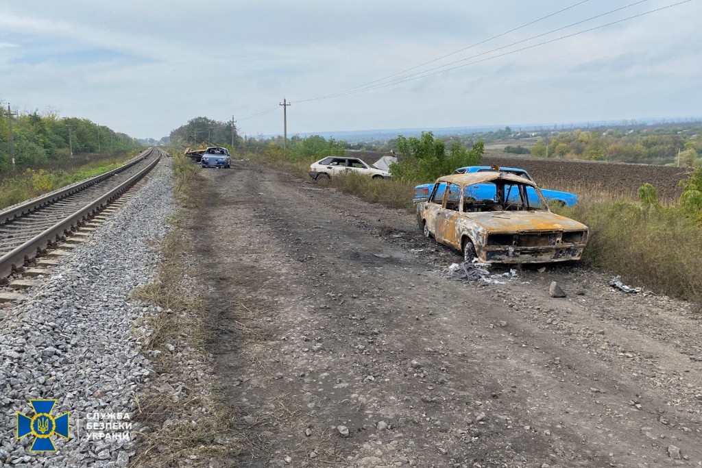 兩國軍隊激戰後在盧甘斯克州隨處可見汽車殘骸。REUTERS