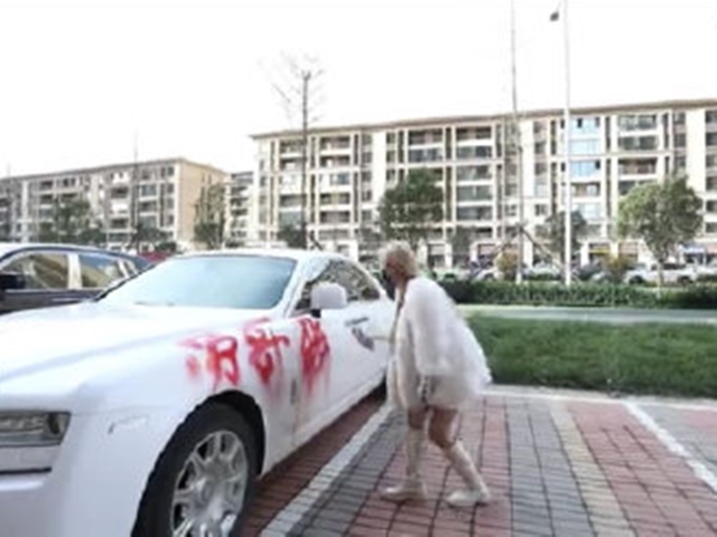 車主表示看到噴字的人。網圖