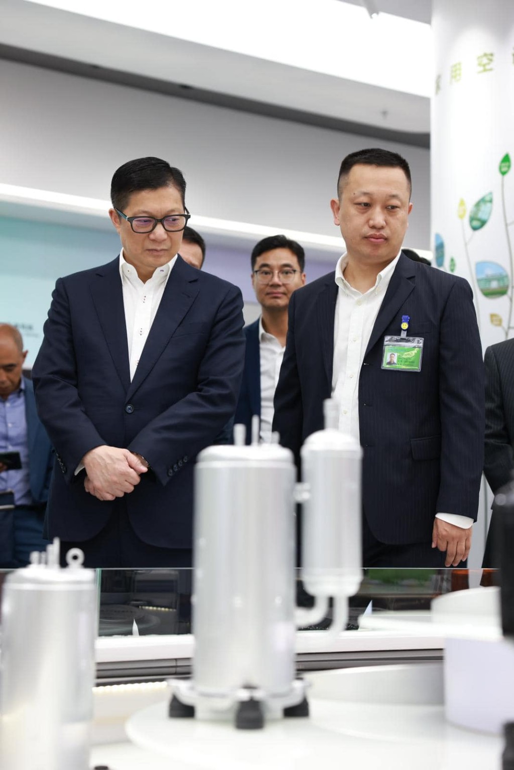 邓炳强亦参观了珠海格力电器股份有限公司的总部，了解该科技型的家用消费品和工业装备制造集团的发展。邓炳强Facebook