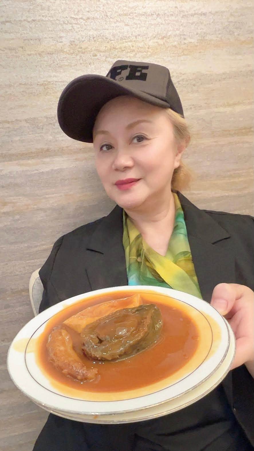 林建明近年不時在網上發文，有意賣走舊物。