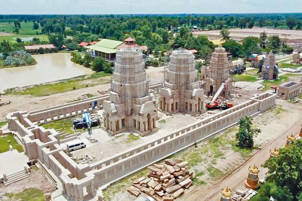 ■泰國武里南府興建中的寺廟群(圖)被指抄襲吳哥窟。
