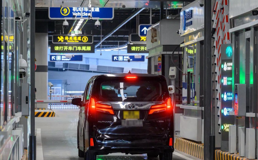 海關提到今次演練重點是在短時期內以高密度形式進行車道全流程通關演練。 海關提到今次演練重點是在短時期內以高密度形式進行車道全流程通關演練。
