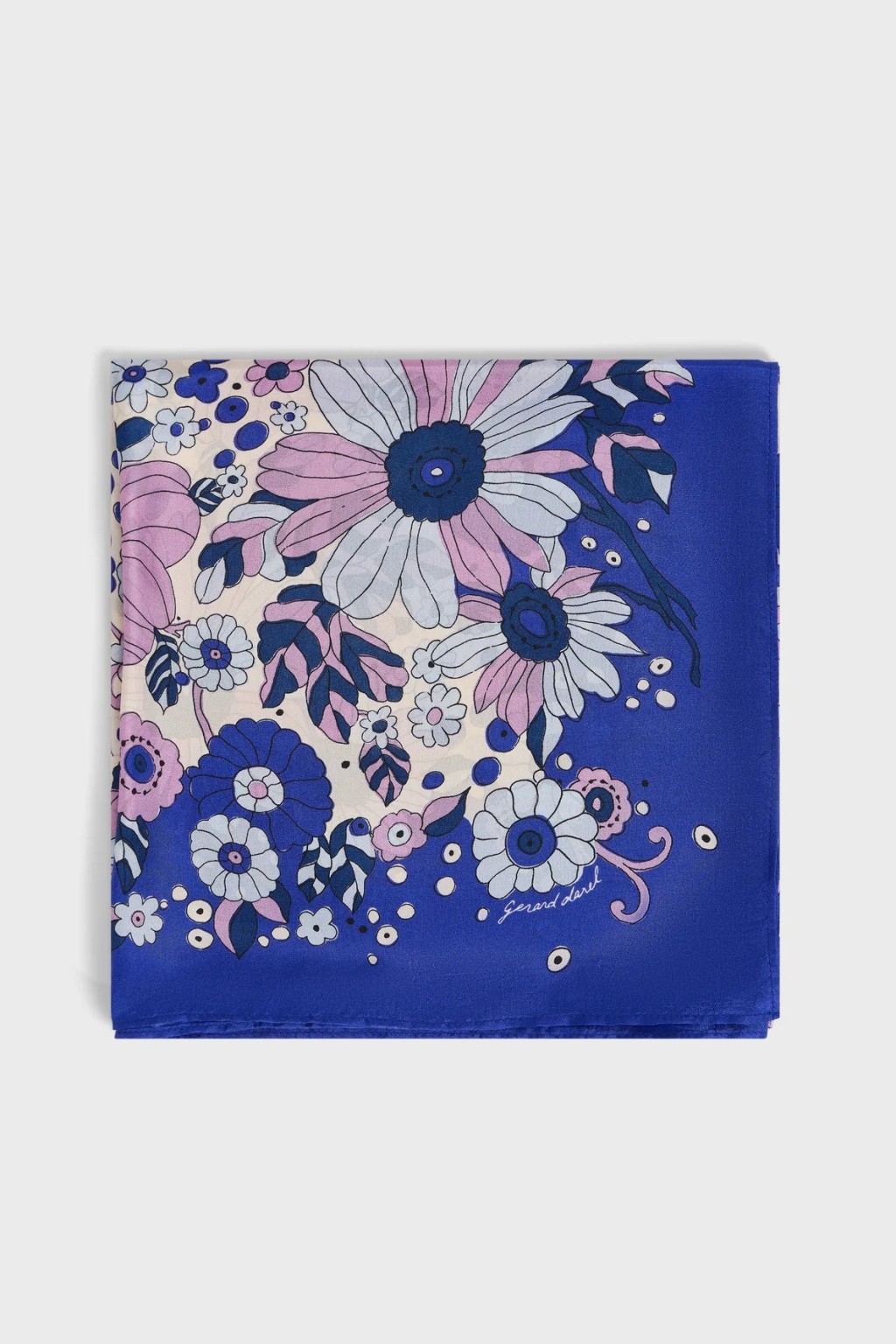 rue Madame Gerard Darel絲巾/$1,475，絲巾上的花卉圖案啟發自上世紀七十年代的圖案。