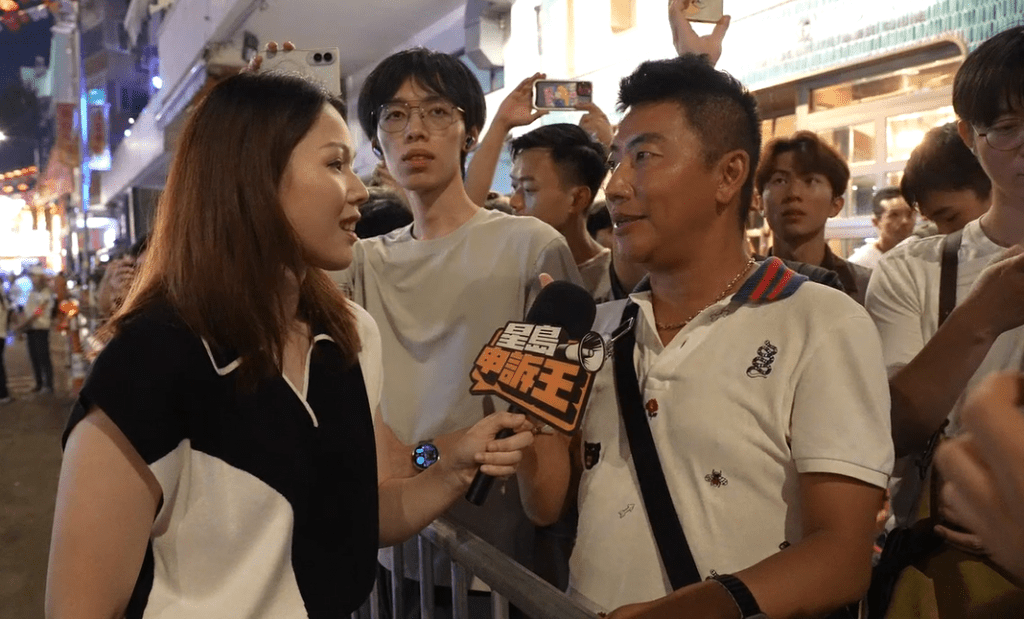 新疆遊客馬先生讚揚舞火龍薪火相傳。