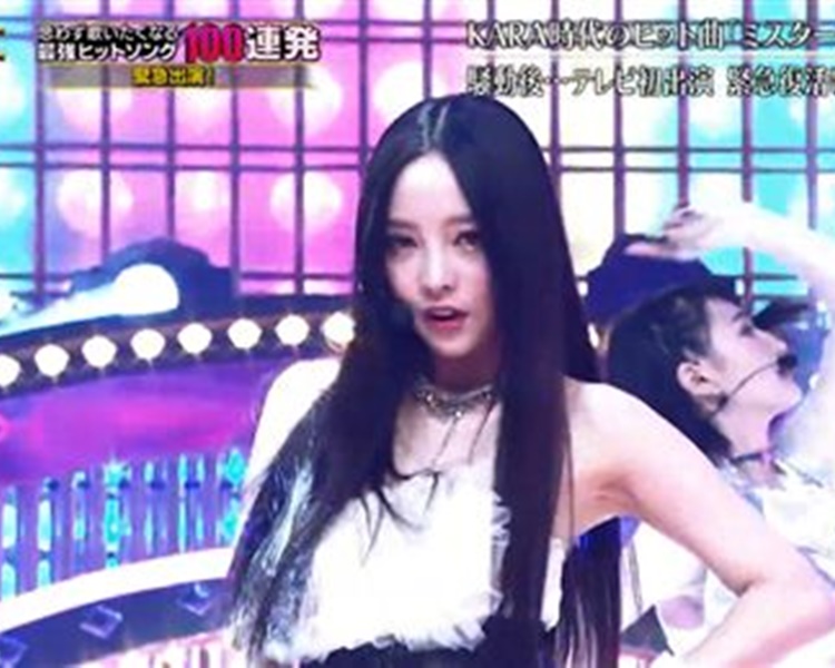 具荷拉自殺後復出希望重新出發。