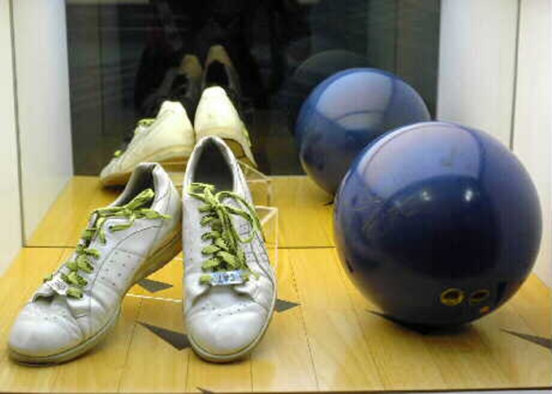 車菊紅比賽時用的保齡球及保齡鞋曾作公開展覽。新華社資料圖片
