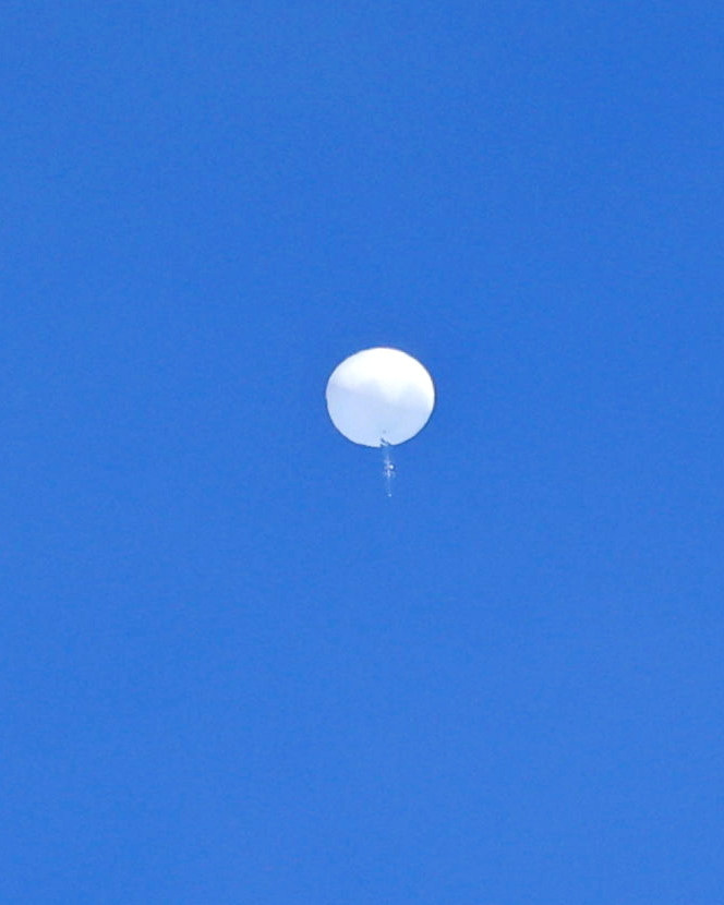 氣球在距離美國海岸約6海里的地方被擊落。路透社