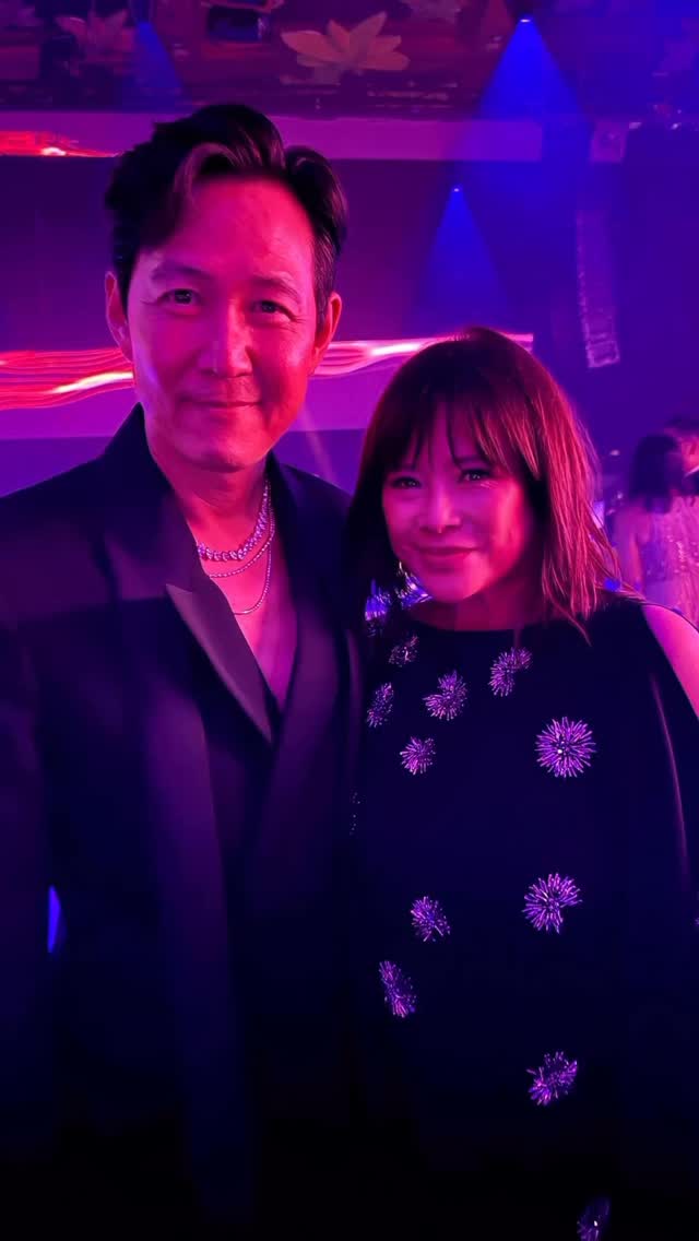 榮文蔚曾與韓星李政宰合照。 榮文蔚曾與韓星李政宰合照。
