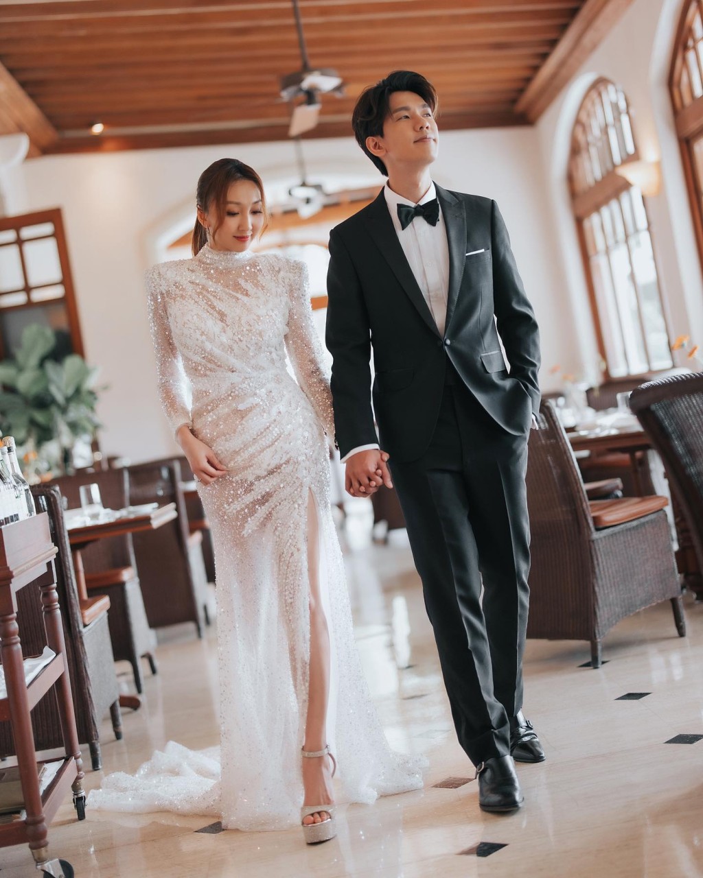 林奕匡与李霭玑庆祝五周年再影婚照。