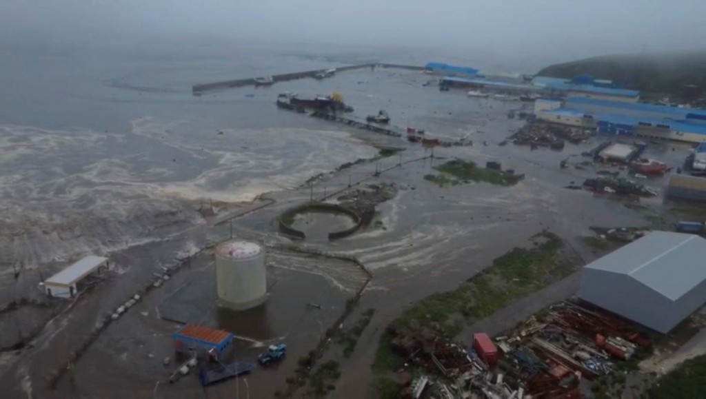 海水淹沒俄羅斯北庫里爾斯克。路透社