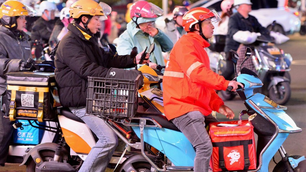 因涉及幽靈外賣問題，拼多多、美團、京東、餓了麼、抖音、淘寶、天貓7家電商平台被罰36億元。中新社