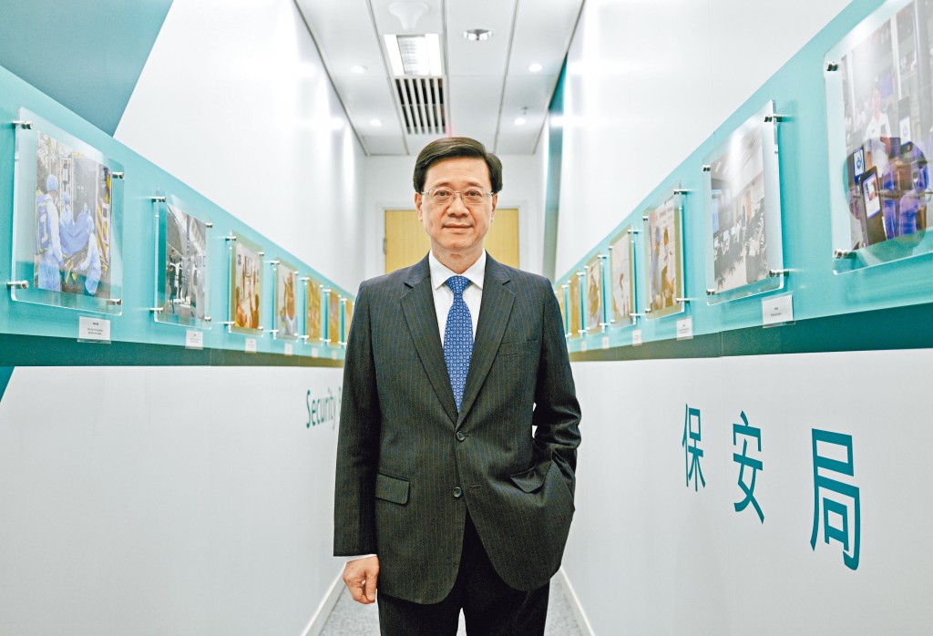 李家超去年獲委以重任,成為首位警隊出身的政務司司長,他極有可能參選特首選舉。