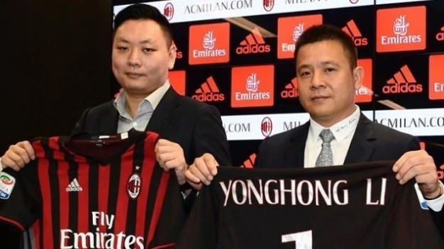 2016年7月，意大利前總理貝盧斯科尼將意大利豪門球會AC米蘭出售予中國商人李勇鴻，對AC米蘭連同債務估價達7.5億歐元。