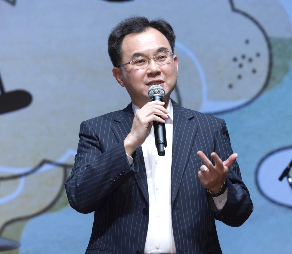 中銀香港副總裁陳文表示，中銀香港自2022年成為香港故宮文化博物館的戰略合作夥伴以來，已組織中銀香港義工隊參與多場博物館的導賞參觀活動。