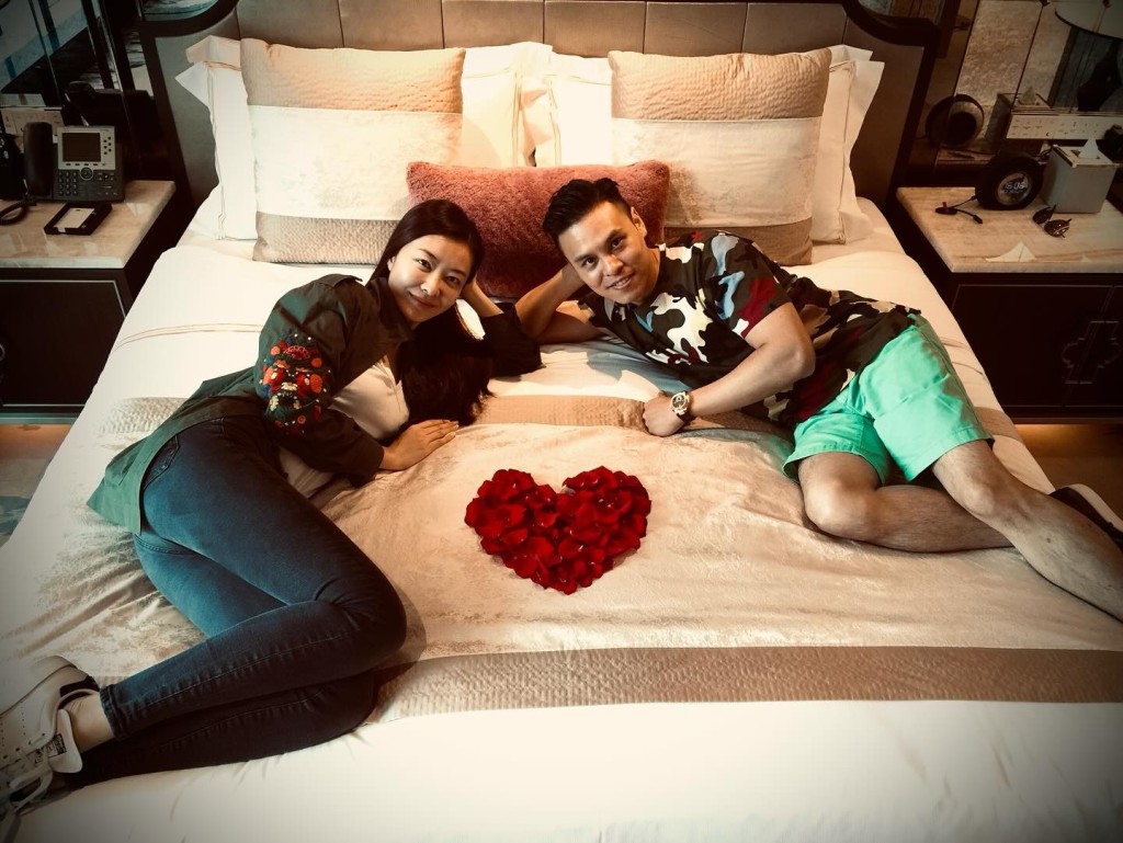 熊黛林老公郭可頌上載合照,慶祝結婚9周年。 熊黛林老公郭可頌上載合照,慶祝結婚9周年。