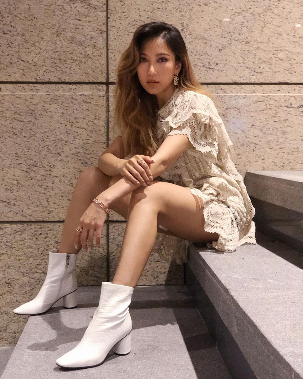 鍾舒漫否認不滿公司力捧師妹，澄清與英皇是「和平分手」。