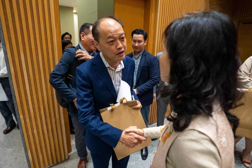 面對點對點出行服務的發展步伐，運物局將繼續與業界坦誠溝通，讓各類服務共存互補，一同進步。運物局fb圖片