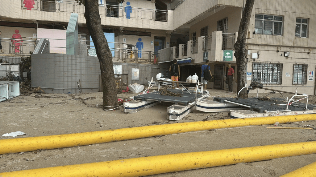 清水灣二灘遭颱風樺加沙重創，滿目瘡痍。港九拯溺總會fb