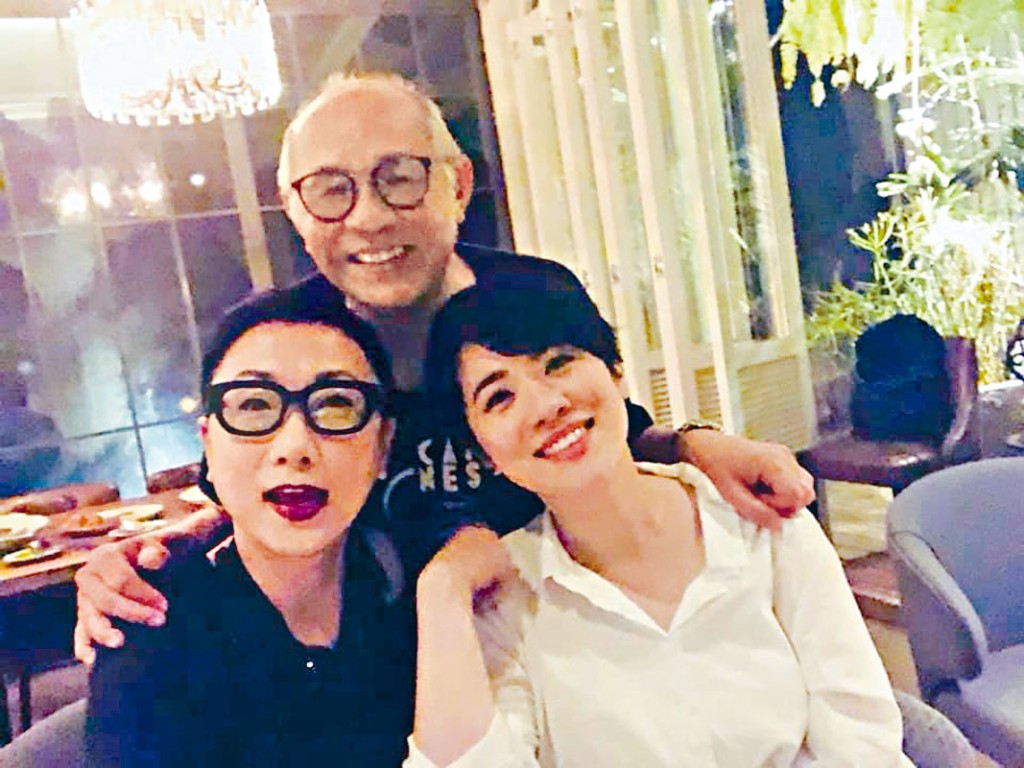 劉天蘭與岑建勳再見亦是家人,與女兒岑寧兒常一起吃飯。
