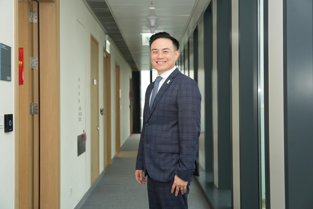 實政圓桌莊豪鋒。