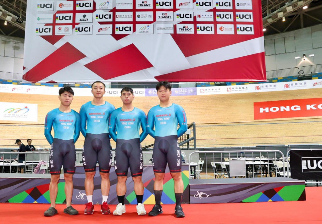 香港男子“短组”代表莫沚骏(右起)、翁浚皓、杜棹熙及2025年亚青赛凯林赛铜牌的吴保利望在香港世界杯站有突破表现。徐嘉华摄 香港男子“短组”代表莫沚骏(右起)、翁浚皓、杜棹熙及2025年亚青赛凯林赛铜牌的吴保利望在香港世界杯站有突破表现。徐嘉华摄