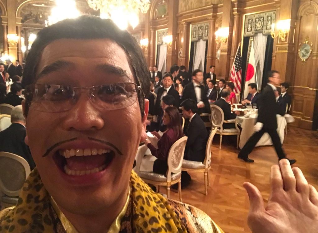 Piko太郎獲邀出席晚宴，勁興奮。