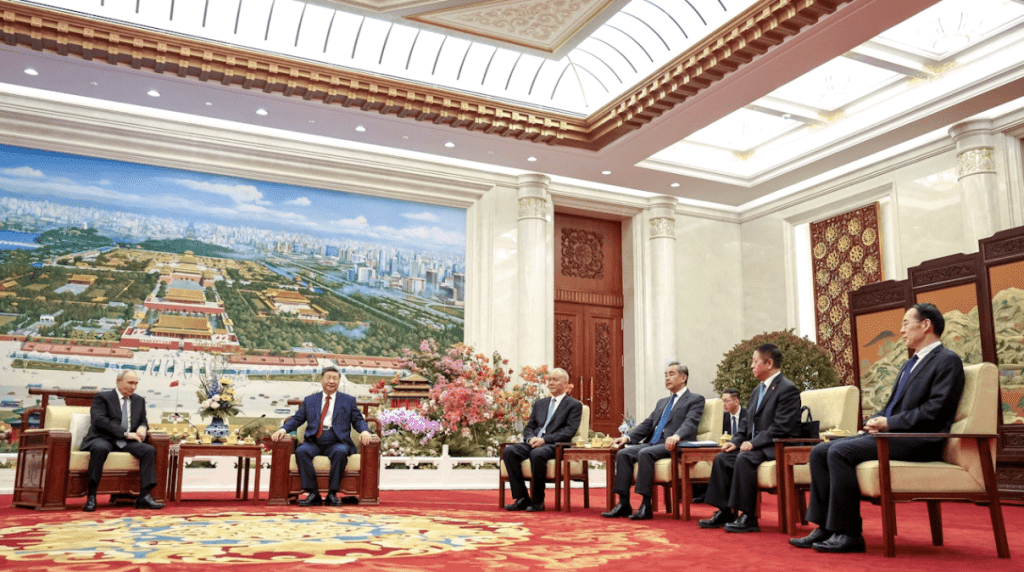 国家主席习近平在北京人民大会堂与俄罗斯总统普京举行茶叙。路透社