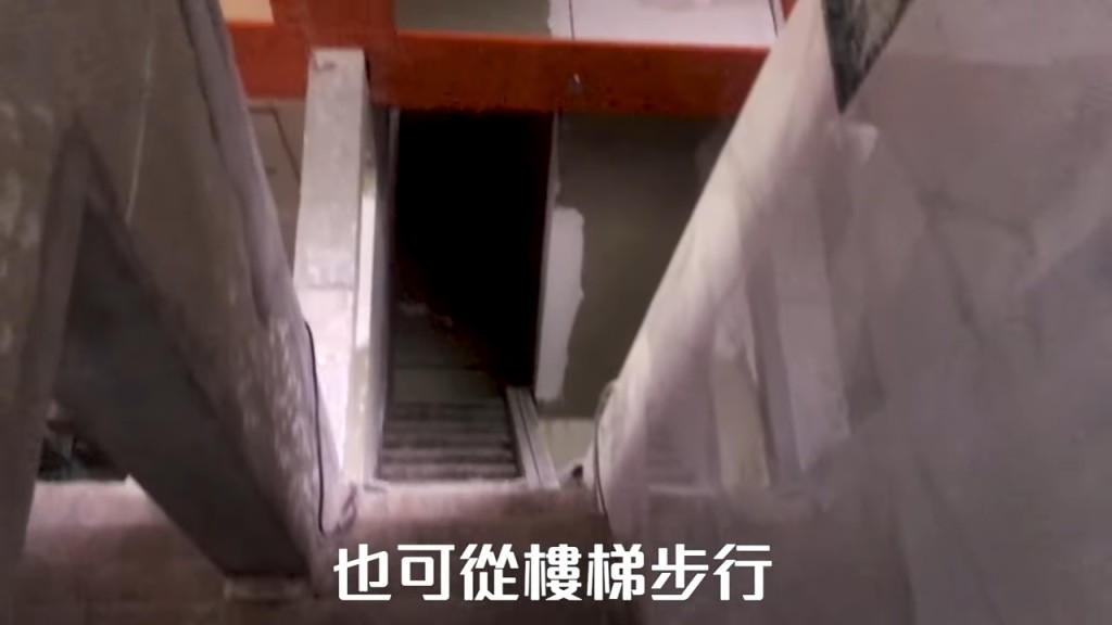 室內也有樓梯。