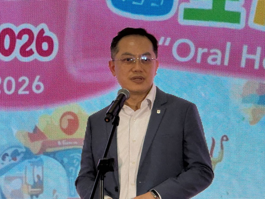 衞生署署長林文健致辭時,形容保護牙齒並非一時三刻的事,而是一生一世的工作。 衞生署署長林文健致辭時,形容保護牙齒並非一時三刻的事,而是一生一世的工作。