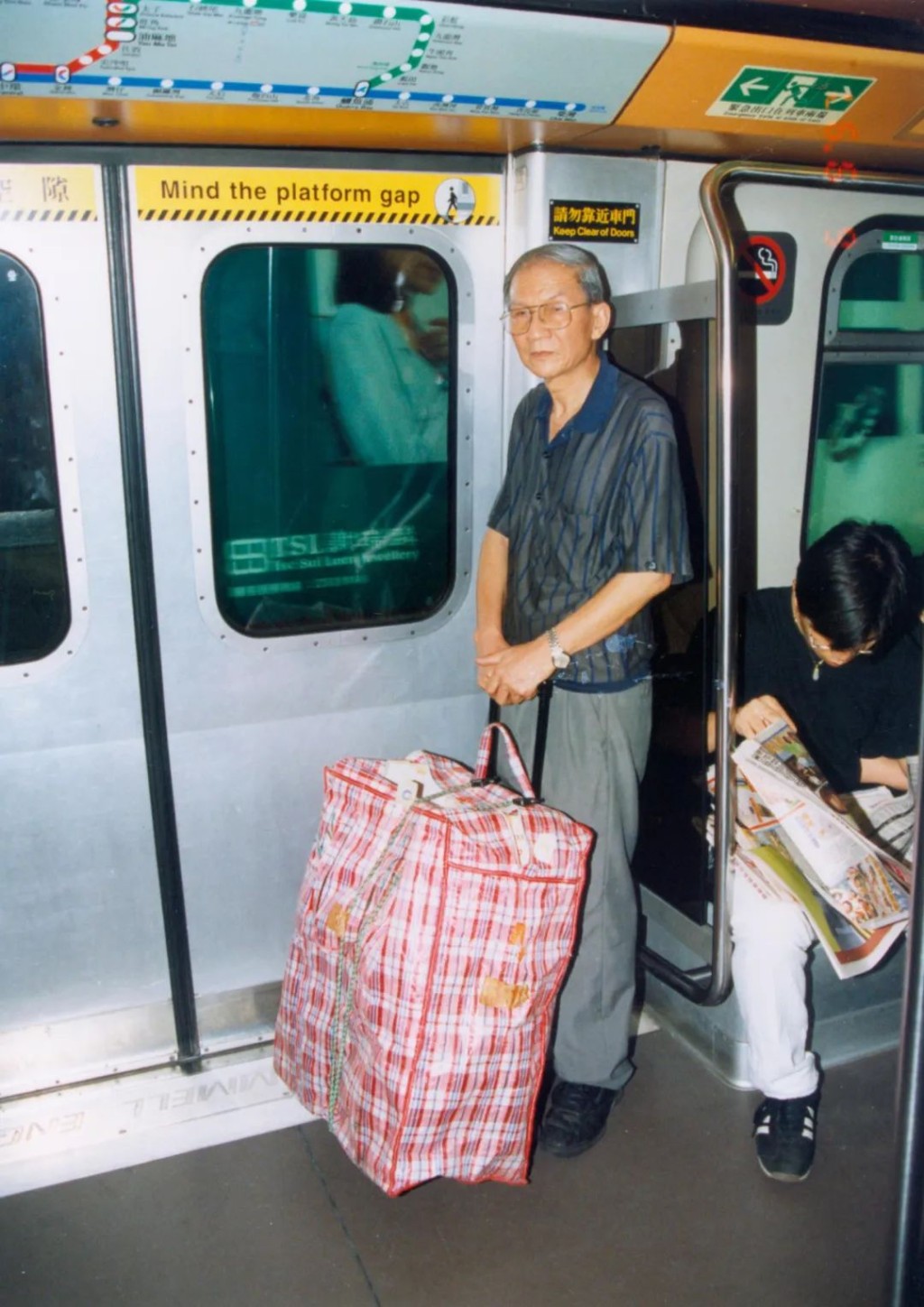 张杰在香港的生活十分节检。
