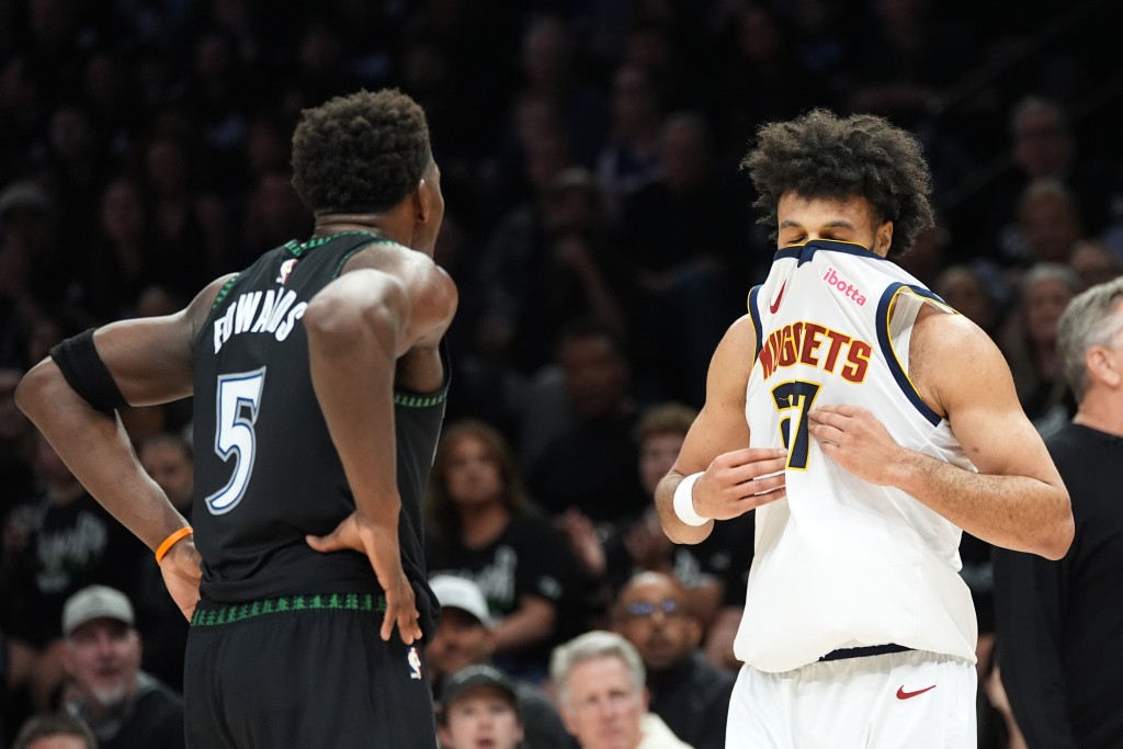 梅利（右）今仗同樣手緊，全場17投僅5中，三分球更5射全失。AP