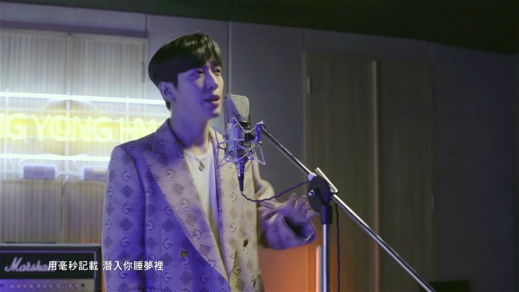 容和獻唱《10,000 Hours》中文版。