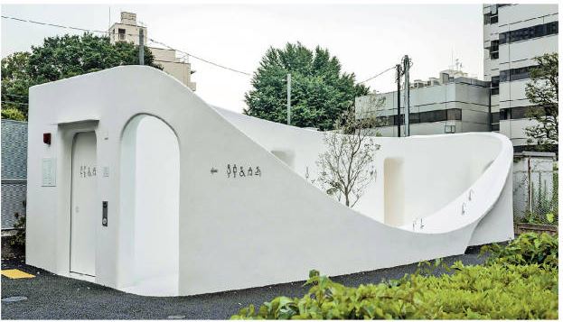 西参道的公厕线条优美，由名建筑师藤本壮介设计。