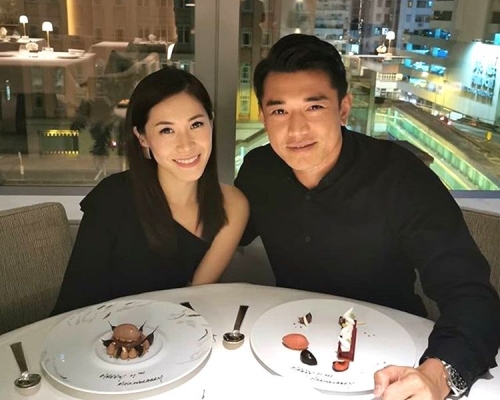 黄祥兴㖊日同太太Peggy食烛光晚餐庆祝结婚7周年。fb