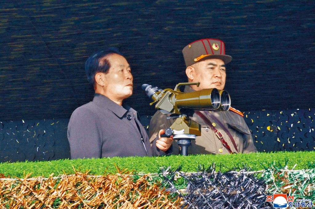 朴正天（左）是北韩军方二把手。