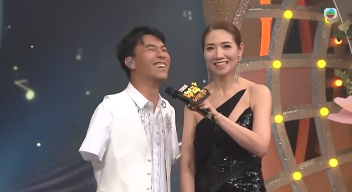 李金凱用笑聲遮掩傷悲。 李金凱用笑聲遮掩傷悲。