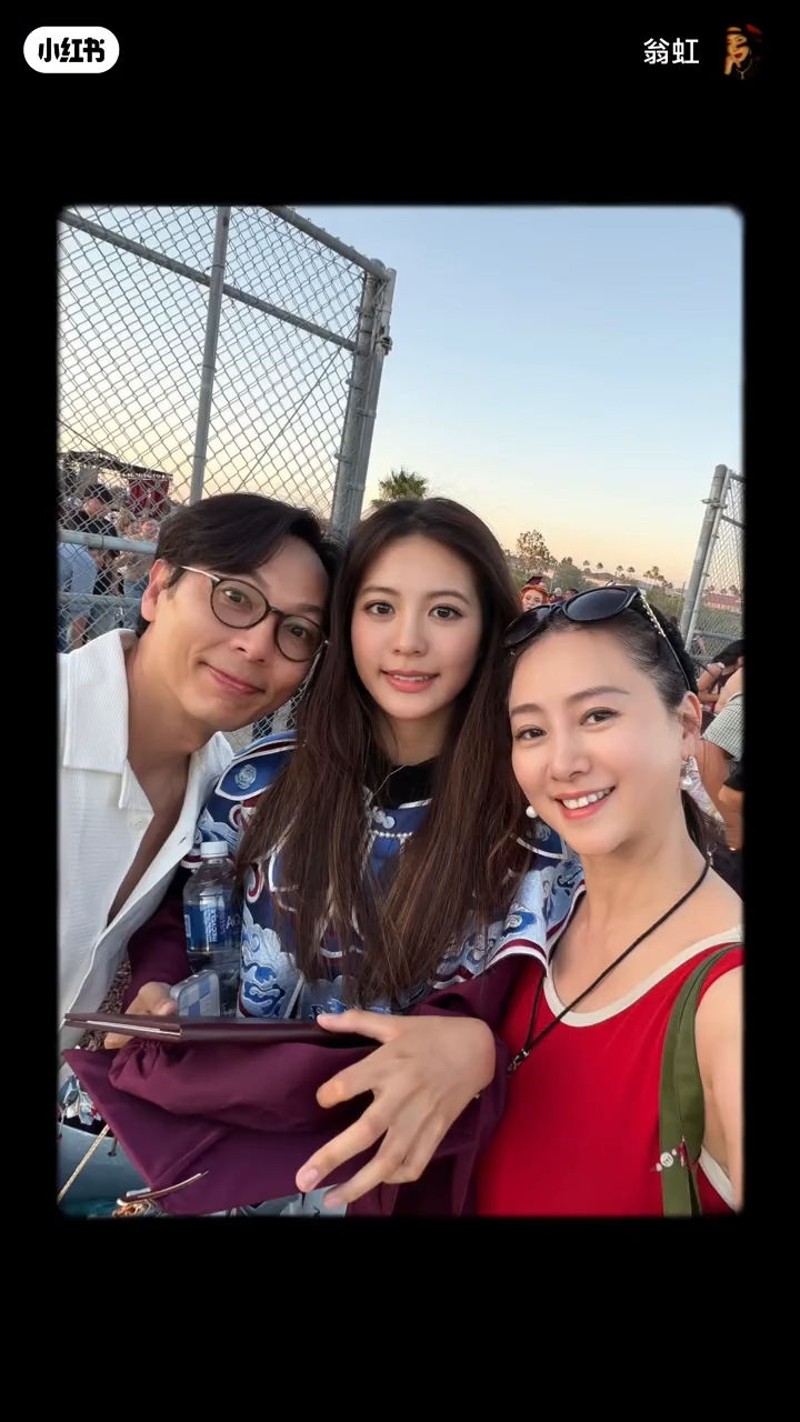 翁虹女兒的美貌不時被網民讚賞。 翁虹女兒的美貌不時被網民讚賞。