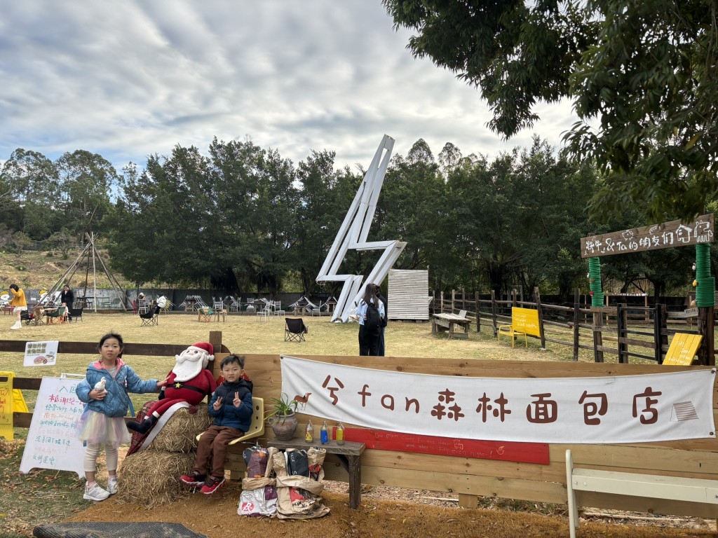 兮Fan森林麵包店讓小朋友最興奮的是廣闊大草坪奔跑遊玩。（圖片來源：《親子王》）