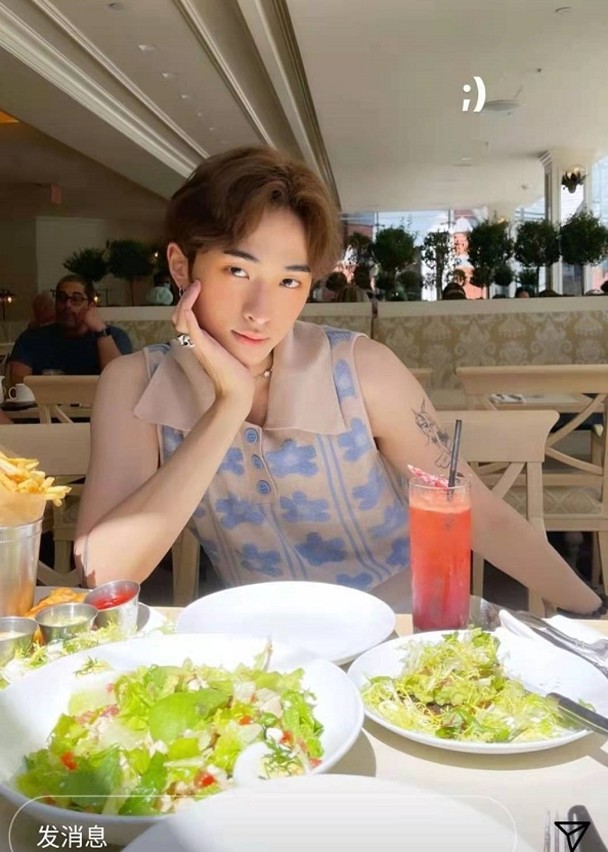 她的儿子小哈利亦食得好健康。